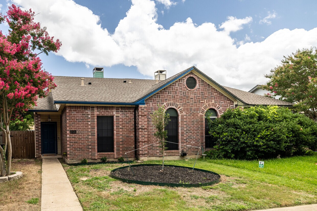Photo - 2926 Roxboro Rd (Euless, TX)