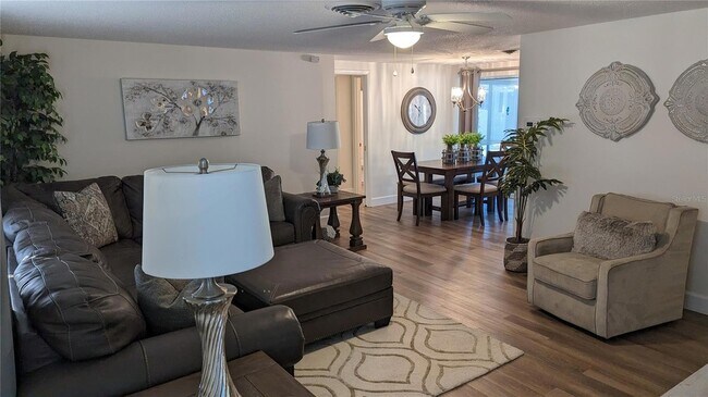 Foto del edificio - 567 Bradenton Rd