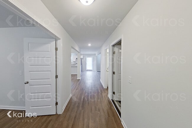 Building Photo - 201 Redwood Ct
