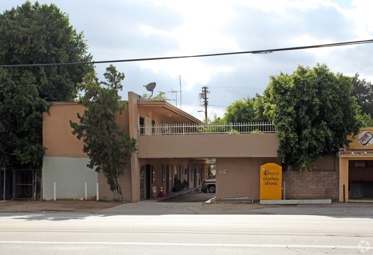 Primary Photo - 12949 San Fernando Rd