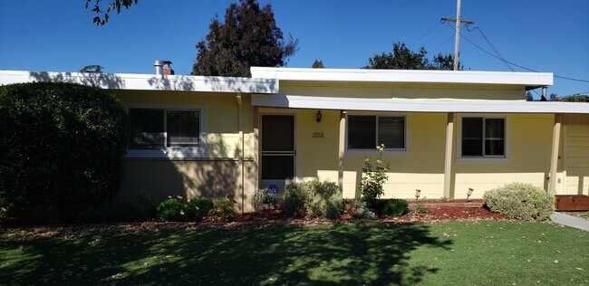 Foto del edificio - Excellent, Well Preserved and Restored 3 Bedroom Home - Available Soon!