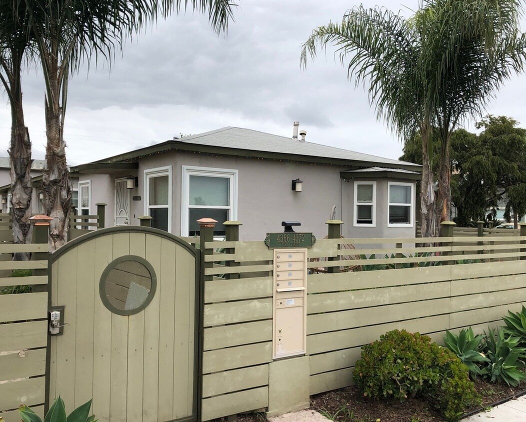 Primary Photo - Spacious & Private 2 Bedroom Apartment wit...