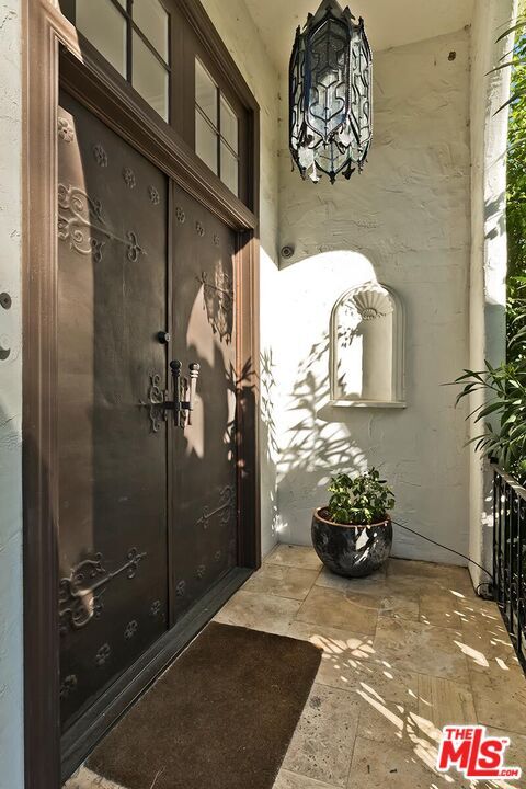 Foto del edificio - 2806 Nichols Canyon Rd