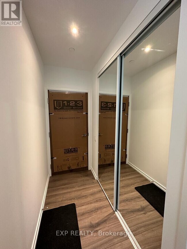 Photo du bâtiment - 1000 Portage Pkwy