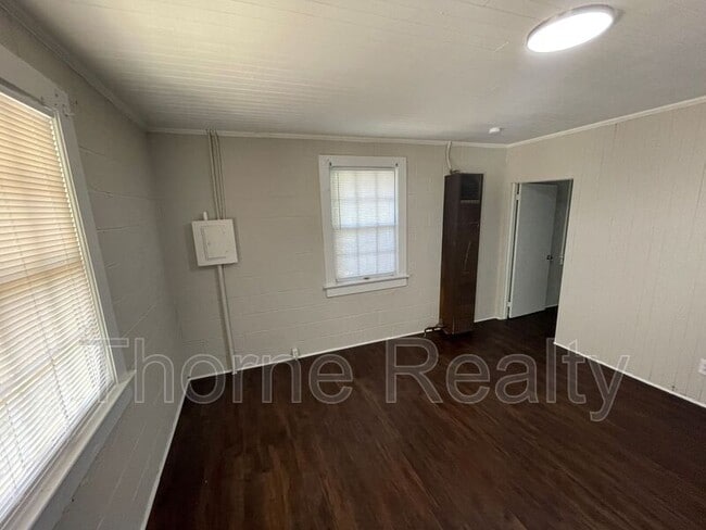 Building Photo - 505 New Bern St SE