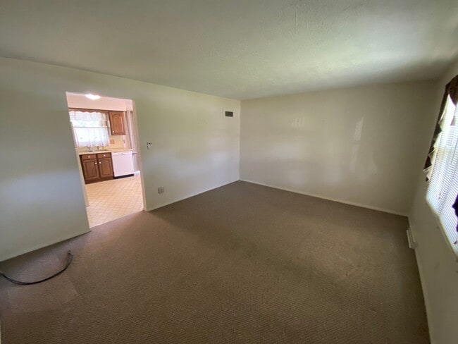 Building Photo - 135 Oak Manor Dr