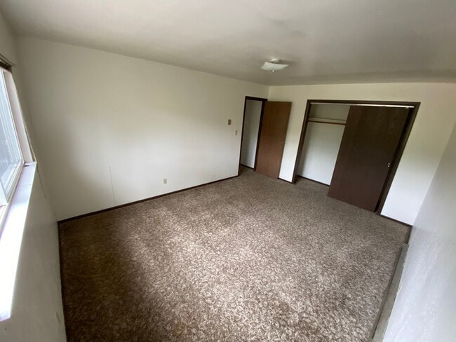 Building Photo - Convenient Florida Road Condo