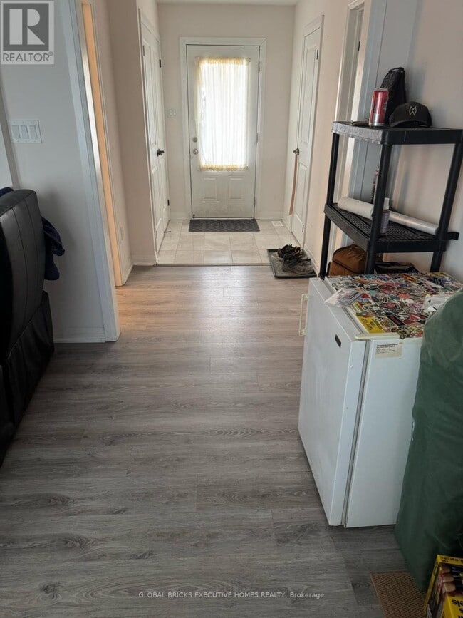 Building Photo - 42 Ambereen Pl