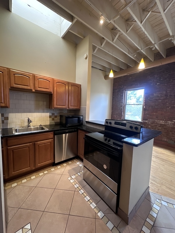 2800 Mayfield Rd Cleveland Heights, OH 44118 – photo 1