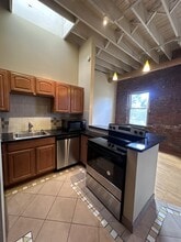 Building Photo - 2800 Mayfield Rd