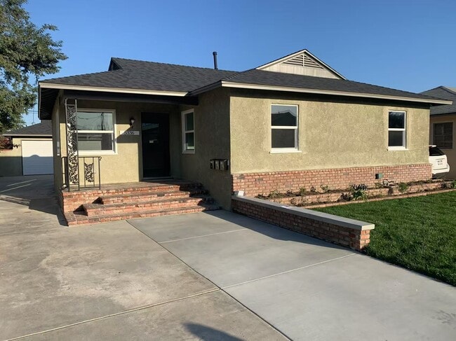 Building Photo - 5336 Huddart Ave