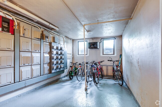 Almacenaje de bicicletas - 2876 Humboldt Ave S