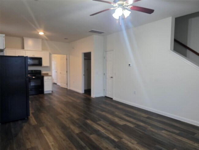 Foto del edificio - 6311 White Oak Dr