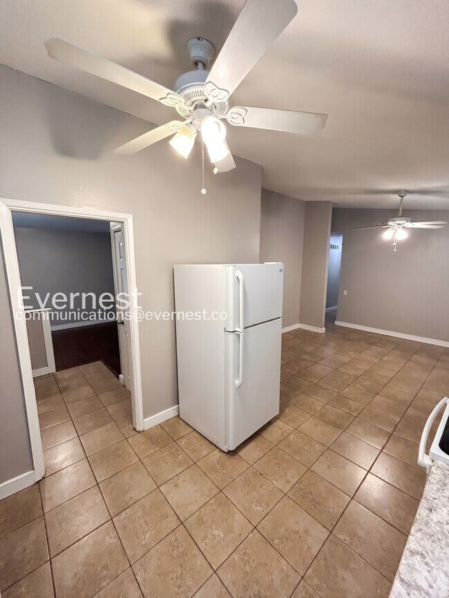 Foto del edificio - 560 Jamaica Pl