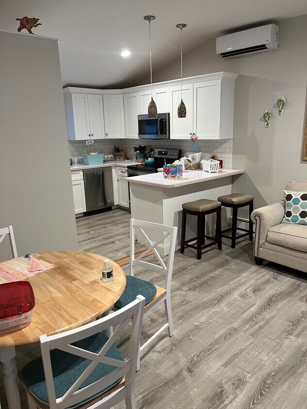 Foto principal - 724 Deer Park Ave