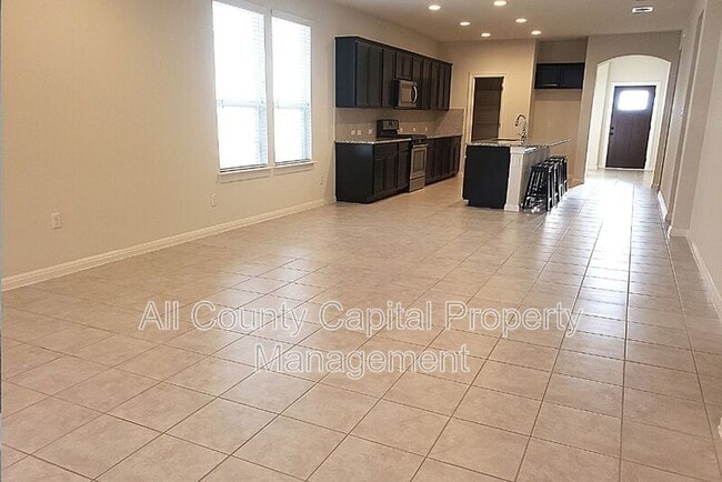 Building Photo - 227 Everglade Dr