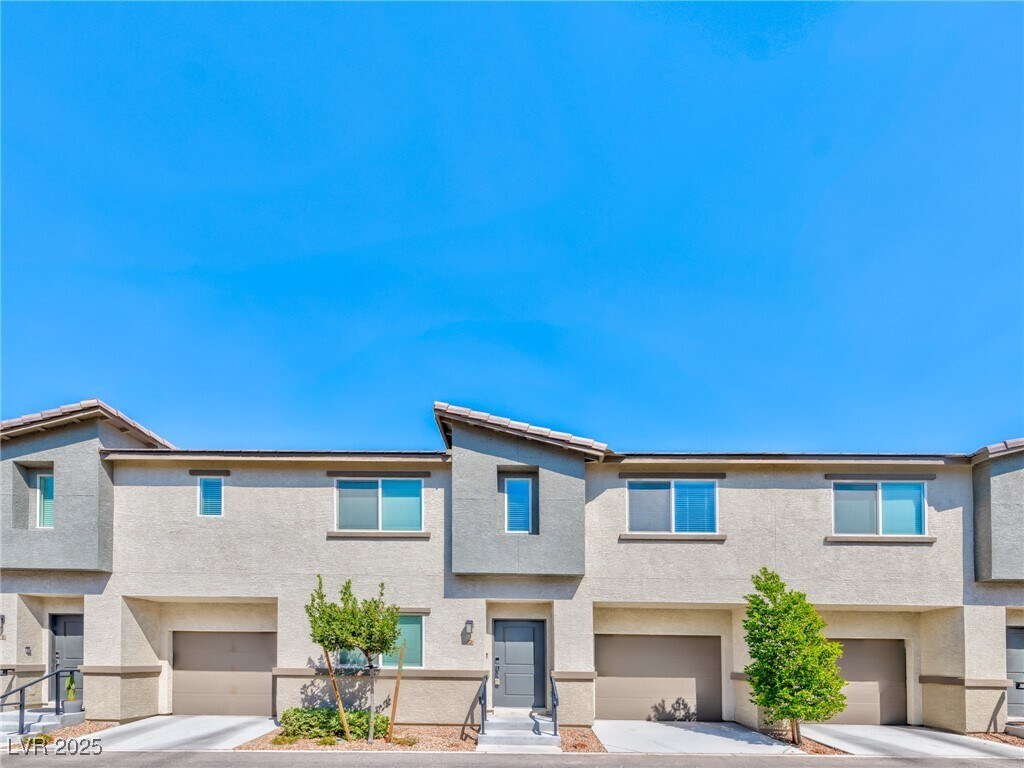 Foto principal - 12146 Scarlet Ember Rd