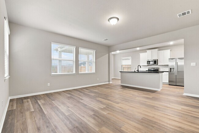 Foto del edificio - 18518 Karlynn St