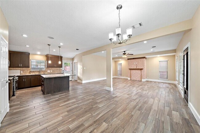 Building Photo - 5966 Longmeadow St