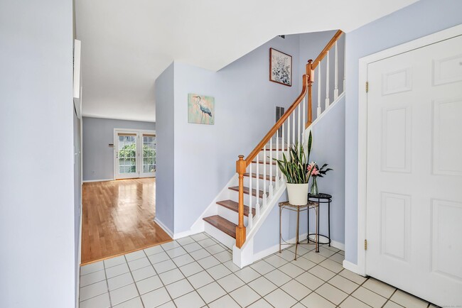 Building Photo - 104 Hickory Woods Ln