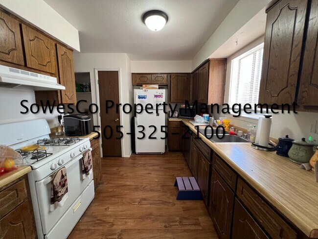 Foto del edificio - 5512 E Beech St
