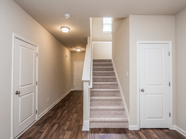 Foto del edificio - 256 Stillwood Dr