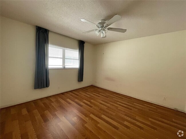 Building Photo - 1300 N 17th Ave
