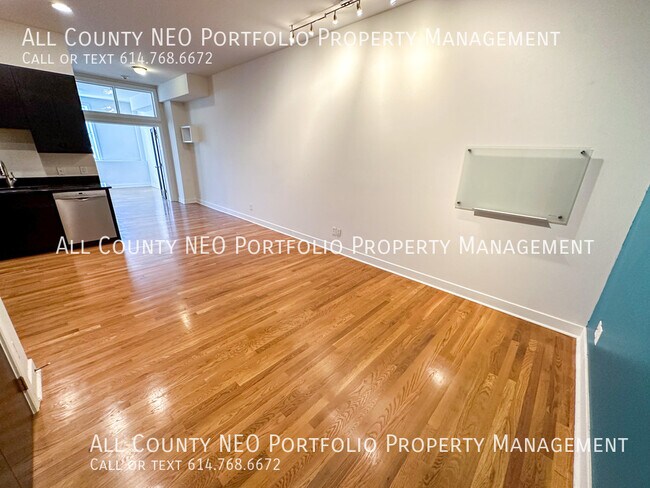 Building Photo - 1276 N High St