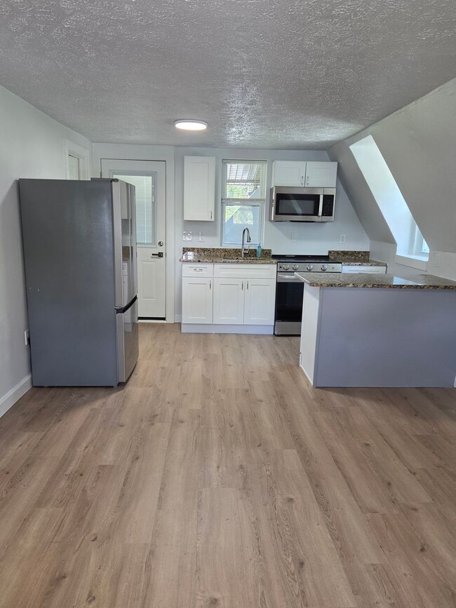 Building Photo - 1731 8th St