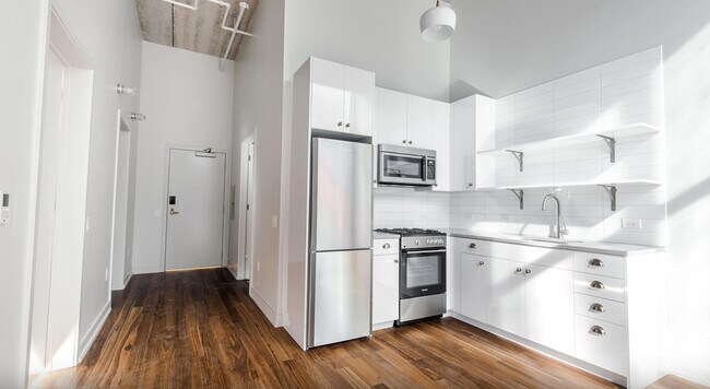 Building Photo - Spacious Lofted Studio in the heart of Riv...
