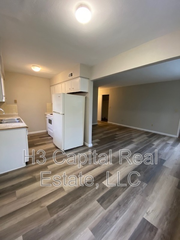 Building Photo - 420 Joseph Dr