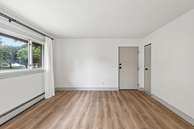 Building Photo - 135 16th Ave NE