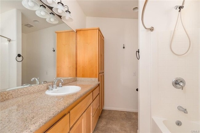 Building Photo - Gorgeous 3 Bedroom Home!