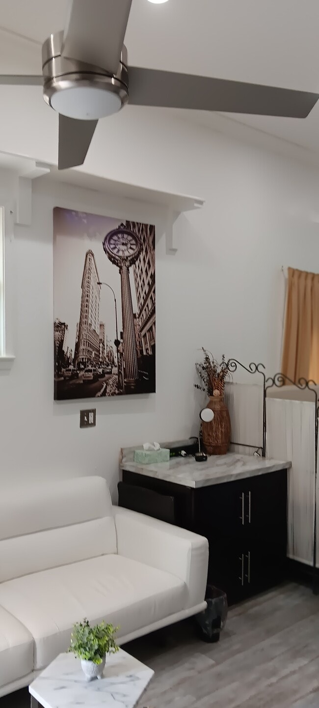 Foto del edificio - No Brainer Furnished Apartments