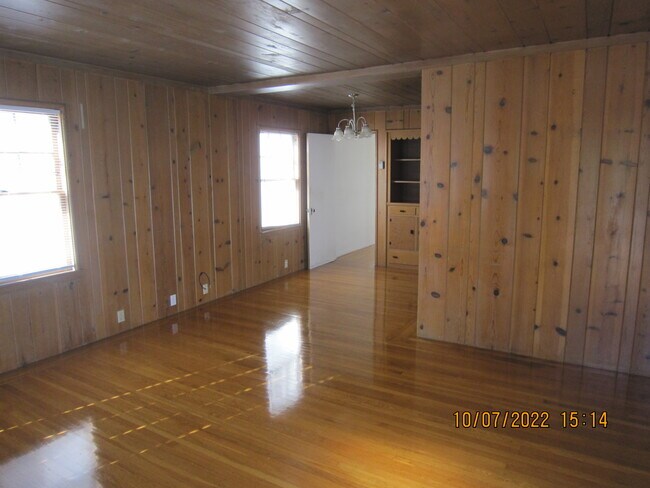 L-shape Dining Room - 2311 Hanover St