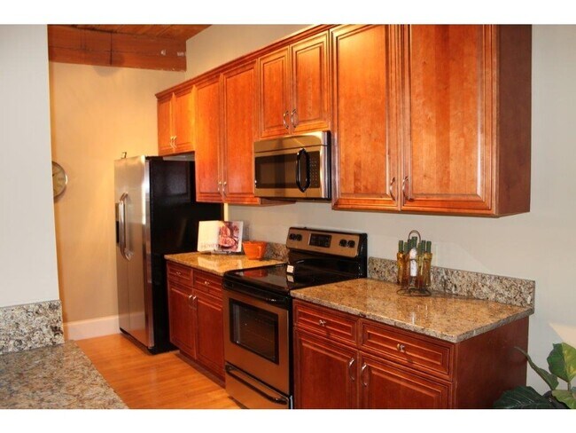 Building Photo - 70 Foundry St