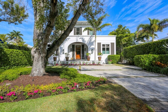 Building Photo - LOOKING FOR LUXURY LIVING WHILE BUILDING Y...