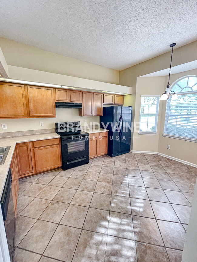 Building Photo - 1/2  MONTH FREE RENT