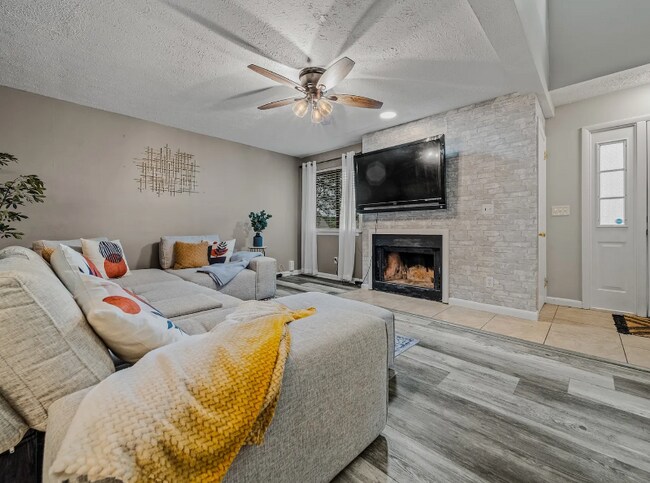 Foto del edificio - 301 Deerpoint Dr