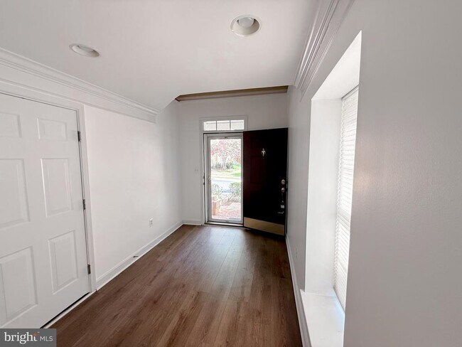 Building Photo - 4228 Lower Park Dr