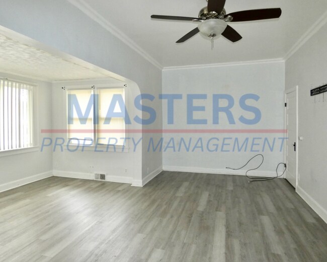 Building Photo - Three Bedroom House