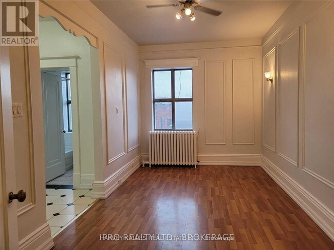 Building Photo - 757 Dovercourt Rd