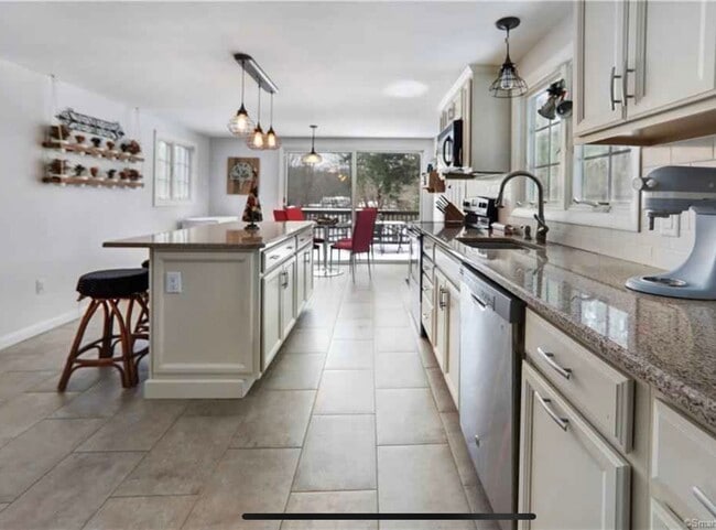 Building Photo - 29 N Hill Rd