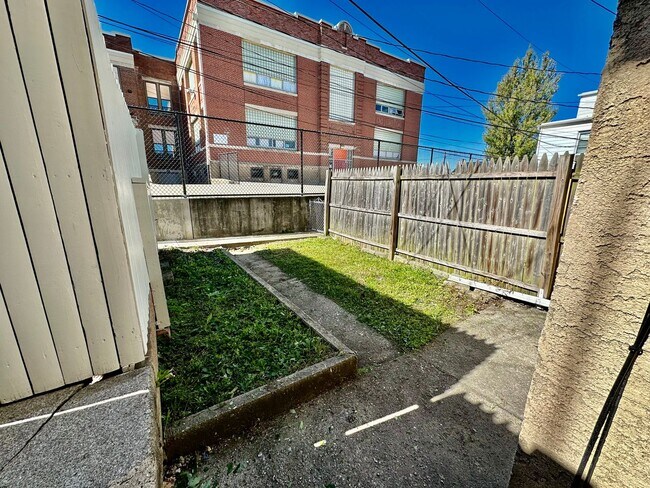 Foto del edificio - Renovated 4 bedroom, 1.5 bathroom house in South Allentown!