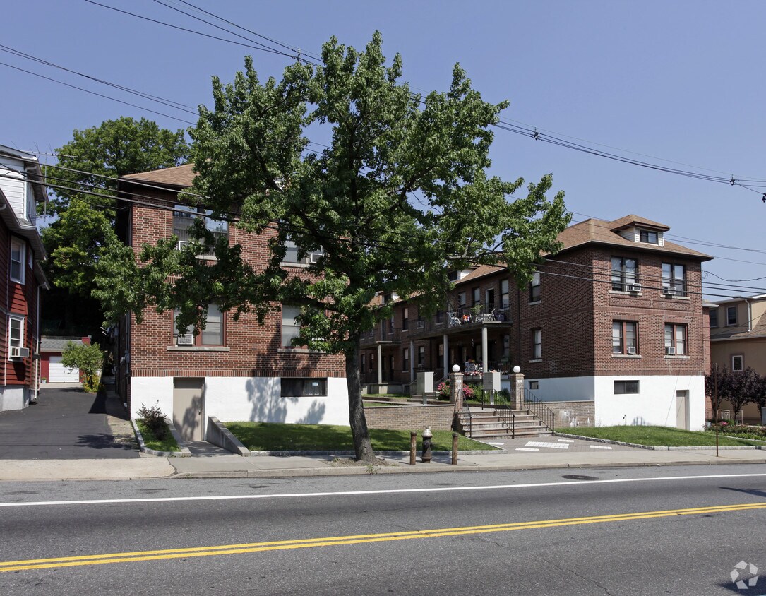 Building Photo - 395-397 Victory Blvd