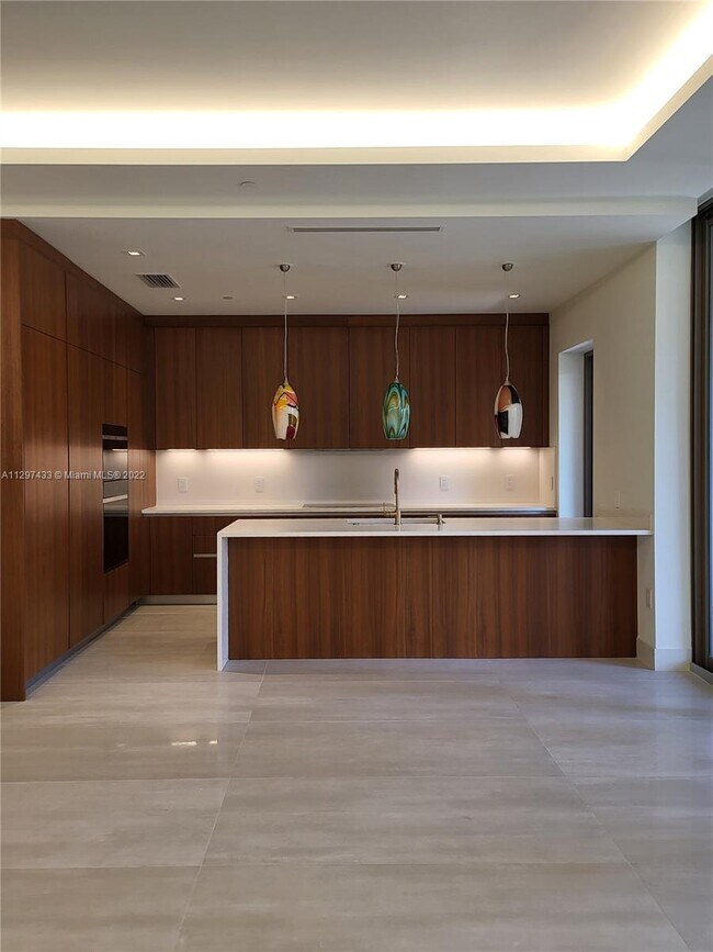 Foto del edificio - 515 Valencia Ave