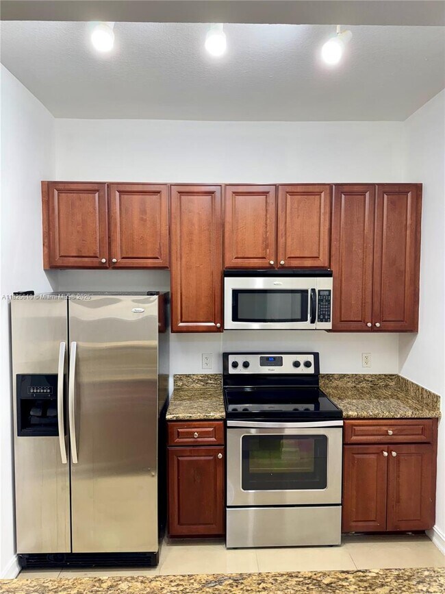 Foto del edificio - 3001 NE 185th St