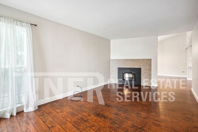 Building Photo - Budget-Friendly Duplex in Arden Arcade - T...