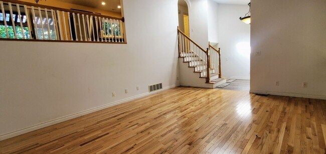 Foto del edificio - Large Secluded Lot, Kirkland