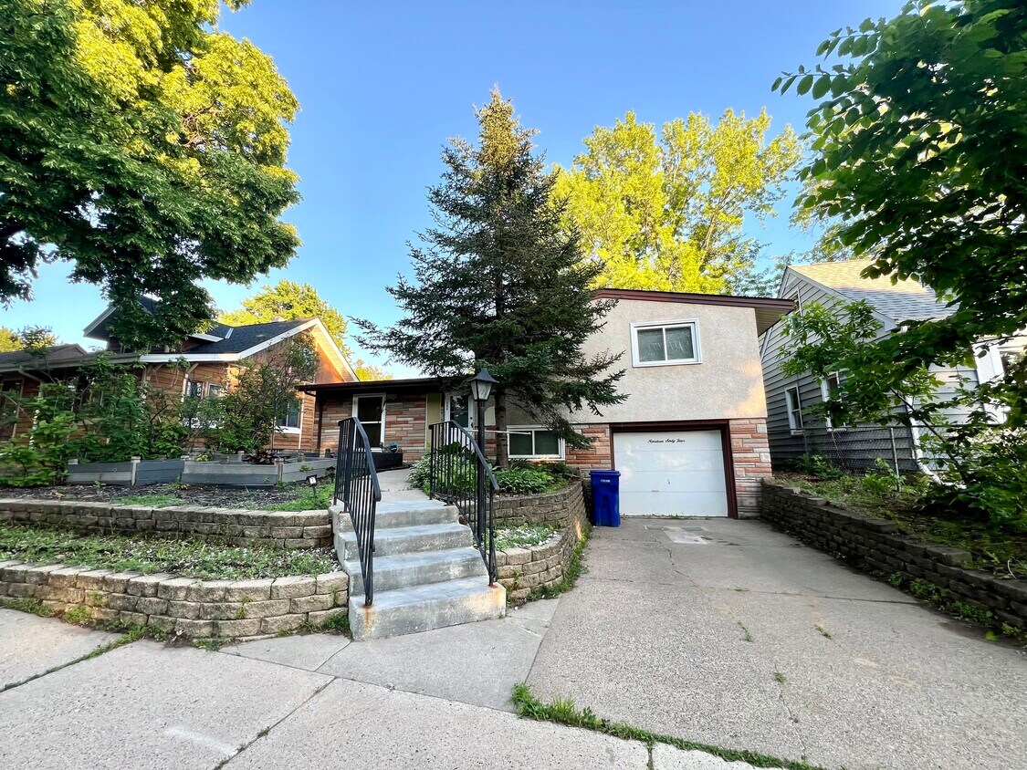 Primary Photo - 1964 Nokomis Ave